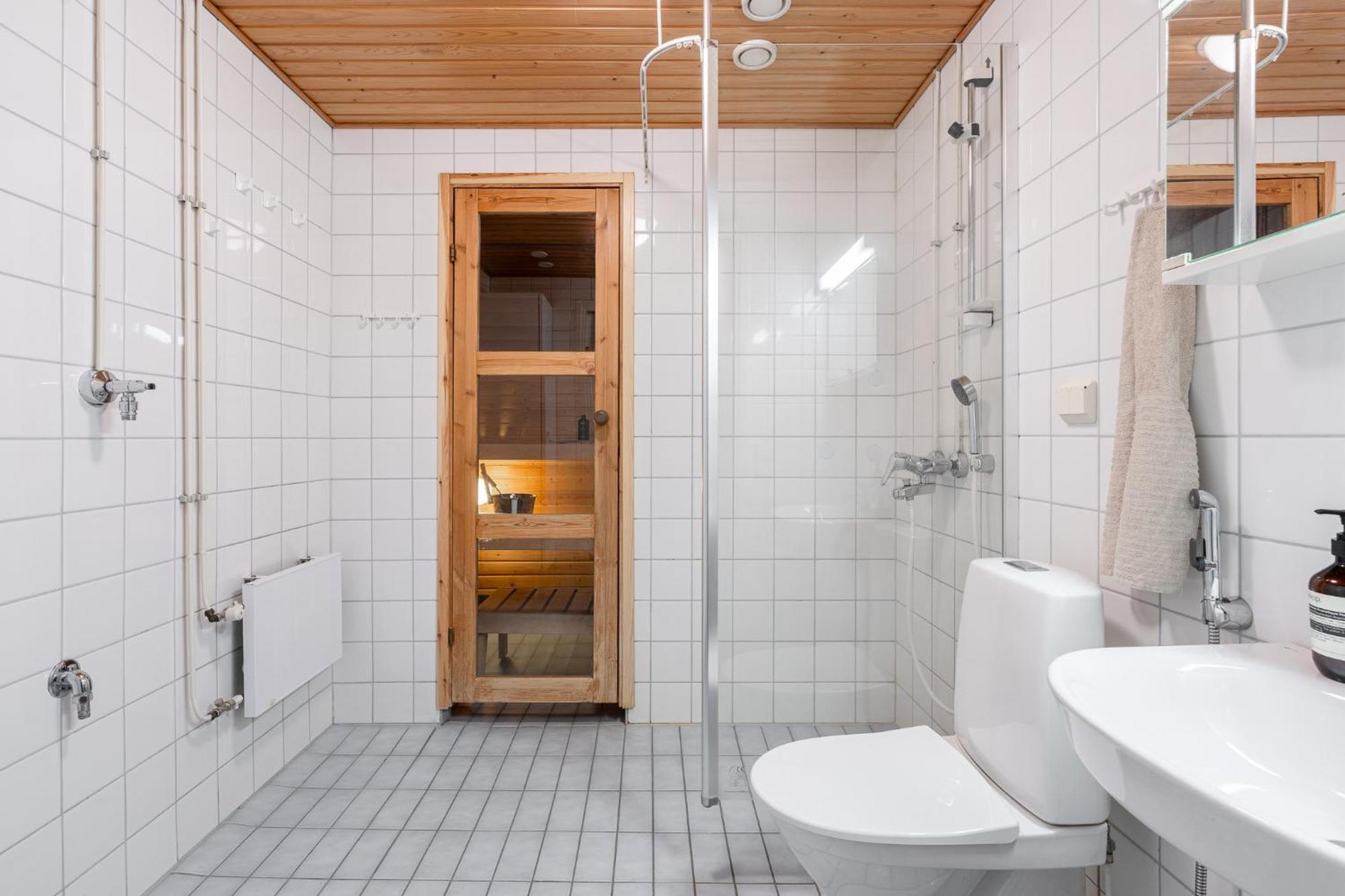 Apartment Lakefront 2br With Sauna Near Railway Station & Downtown Jyvaskyla