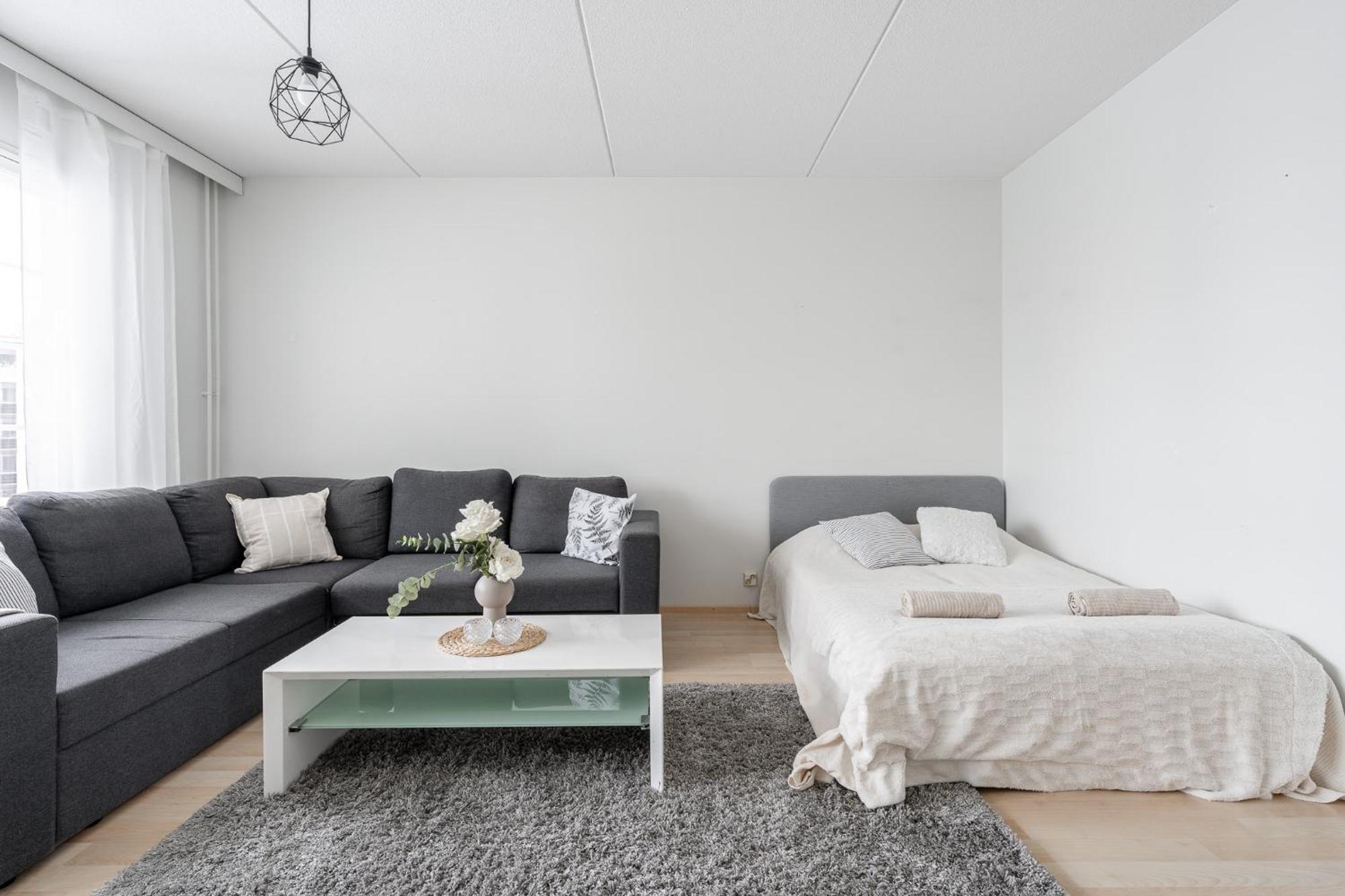 Lakefront 2br With Sauna Near Railway Station & Downtown Apartment *